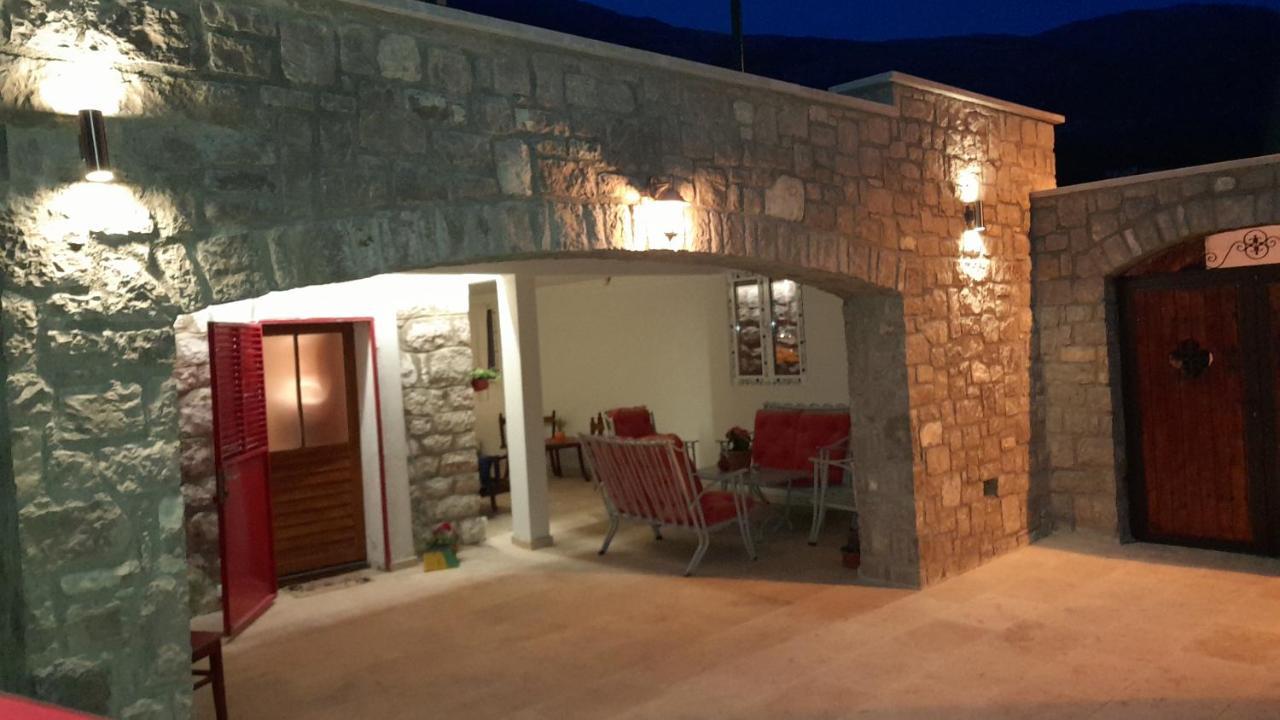 Villa Stone House In Buljarica à Petrovac Extérieur photo