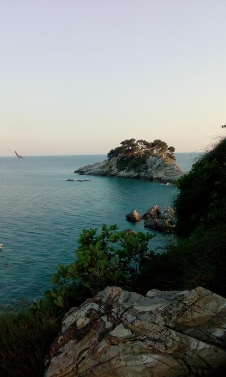 Villa Stone House In Buljarica à Petrovac Extérieur photo